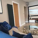 Jester Court - 1 Bed - Town Centre Dog Friendly