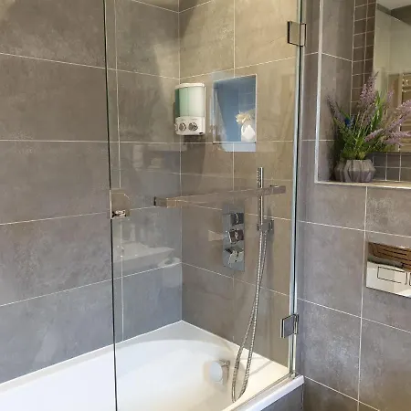 Apartment Number 2 Centre Shops Pubs Restaurants Dog Friendly Windermere