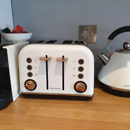 Number 2 Centre Shops Pubs Restaurants Dog Friendly *